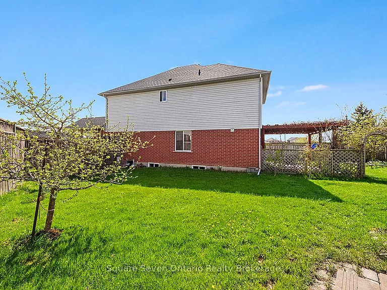 635 Commonwealth Cres — Photo 41