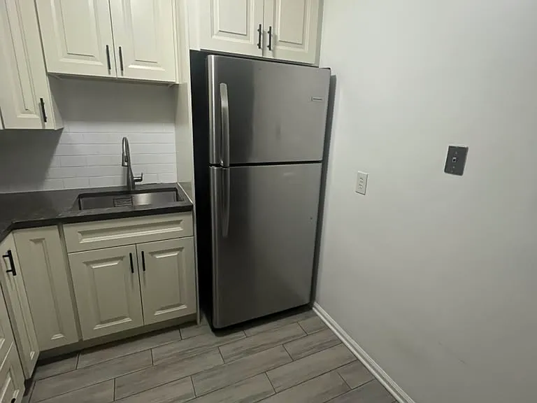 565 Grove St #F12 — Photo 1