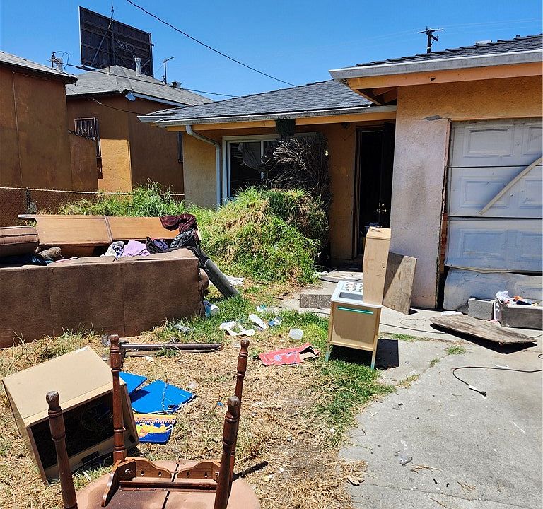 1st image of 1253 W 101st St