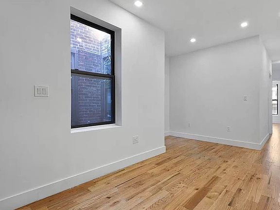 3rd image of 16 Saint Marks Pl #Dx3