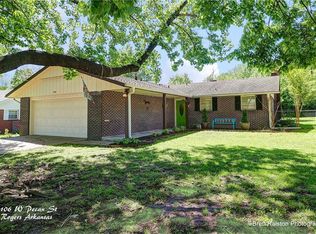 1106 W Pecan St, Rogers, AR 72756