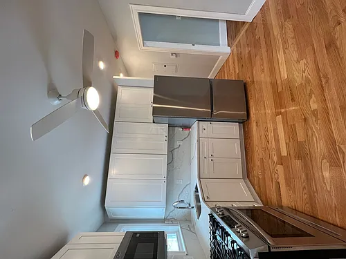 11 Burnham St Photo 1
