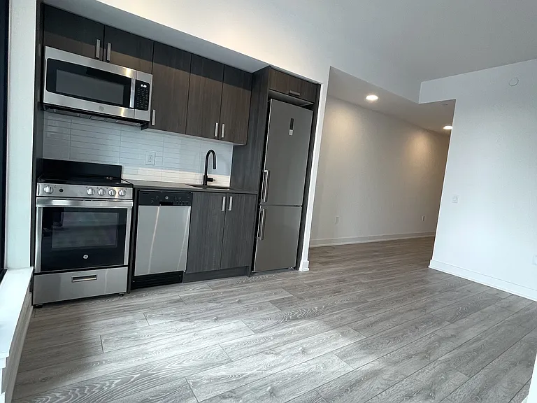 758 Dovercourt Rd #507 — Photo 6