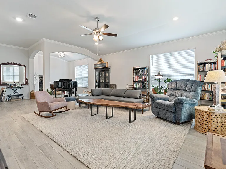 608 Lister Dr — Photo 6