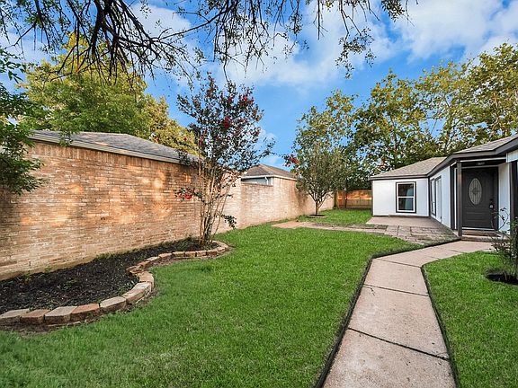 4th image of 10915 Berry Tree Dr