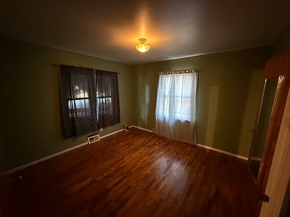 5th image of 404 Bartlett St