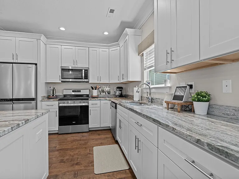 115 Thalia Rd — Photo 6