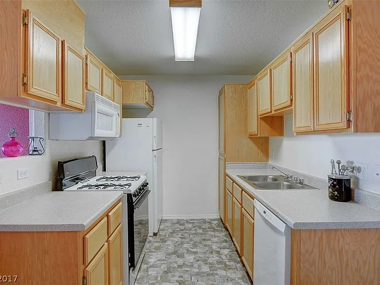 4730 E Craig Rd #14 — Photo 2