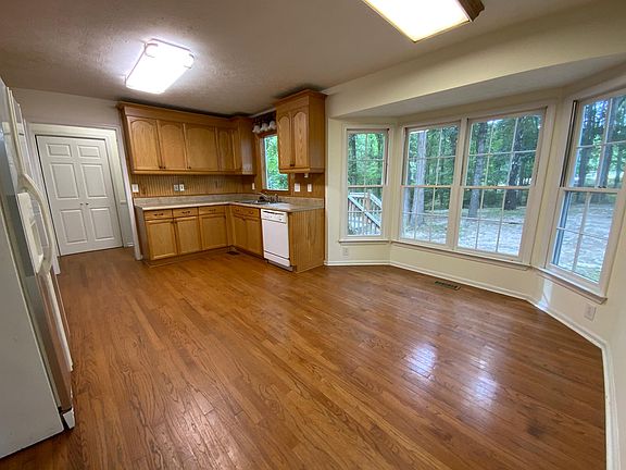 Kitchen / Dining nook