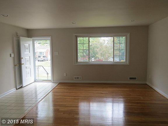 4th image of 304 Burnt Mills Ave