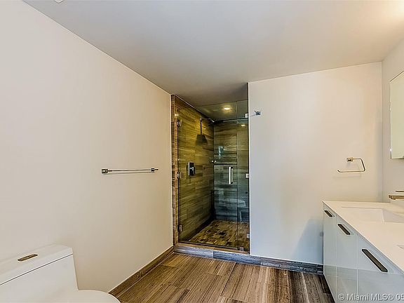 5th image of 1300 Brickell Bay Dr APT 1052
