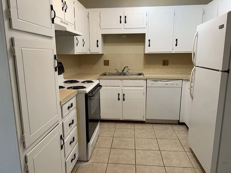 105 Jason Dr — Photo 8