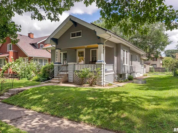 2221 Western Ave, Davenport, IA 52803