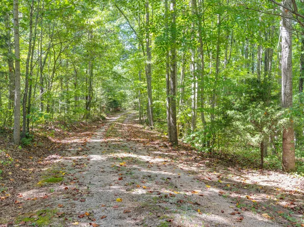 1500 Trace Creek Rd, Hohenwald, TN 38462