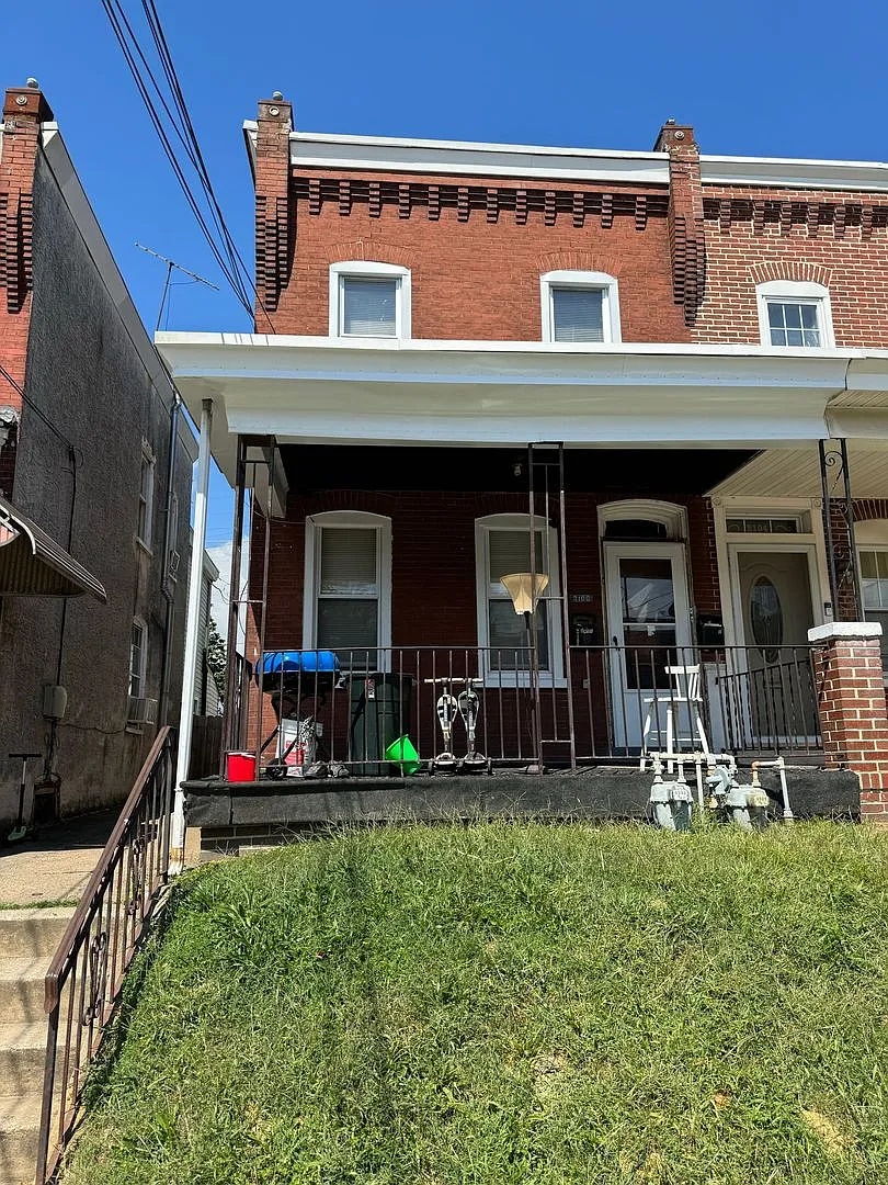 2106 W 4th St — Photo 1