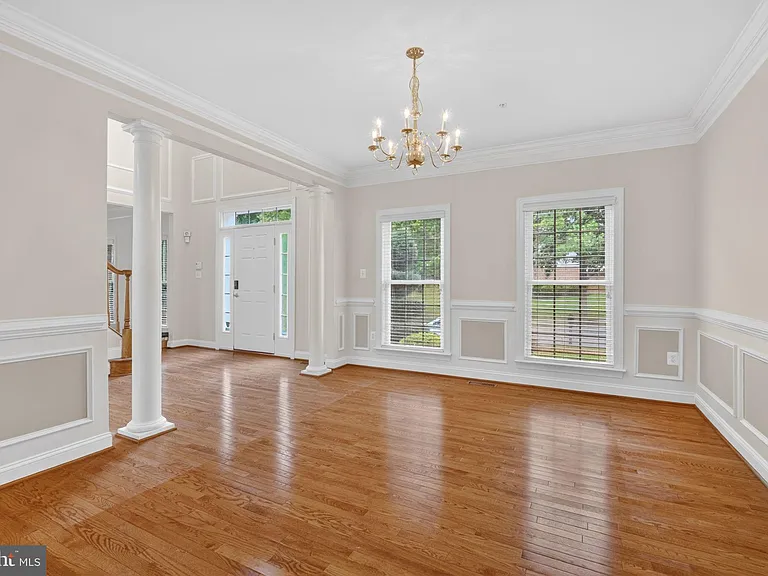 15806 Copper Beech Dr — Photo 24
