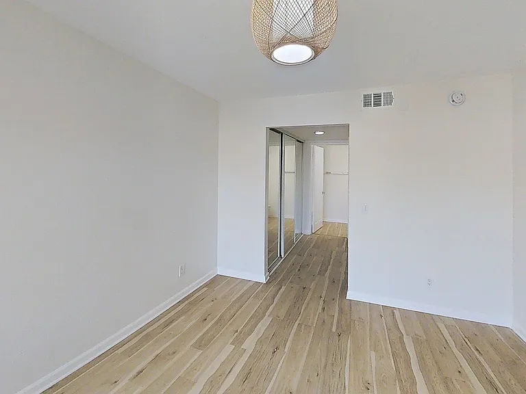 5550 Owensmouth Ave #310 — Photo 9
