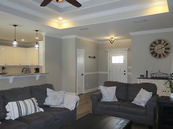 3rd image of 15 Evergreen Dr