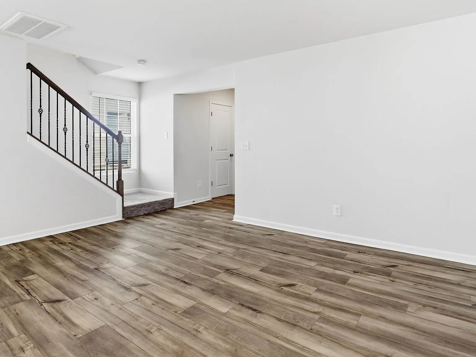 922 Powder Creek Dr — Photo 2