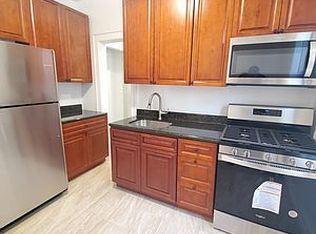 32-32 33rd St #2F, Astoria, NY 11106