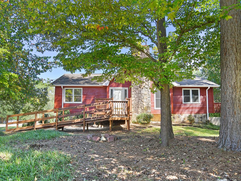 1st image of 382 Cindy Dr SE