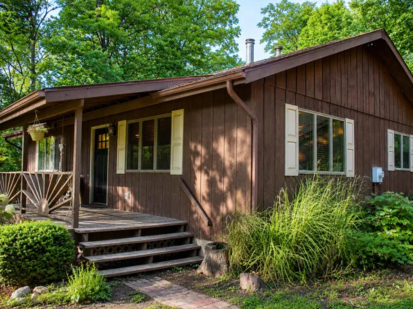 464 Carlock Rd, Carlock, IL 61725