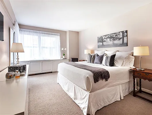 Sold by Warburg | media 15