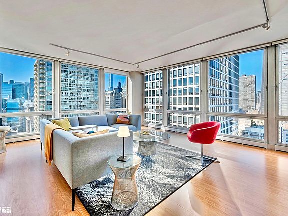 2nd image of 880 N Lake Shore Dr APT 25H