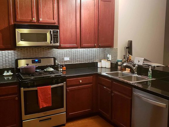4th image of 1600 S Prairie Ave Unit 905