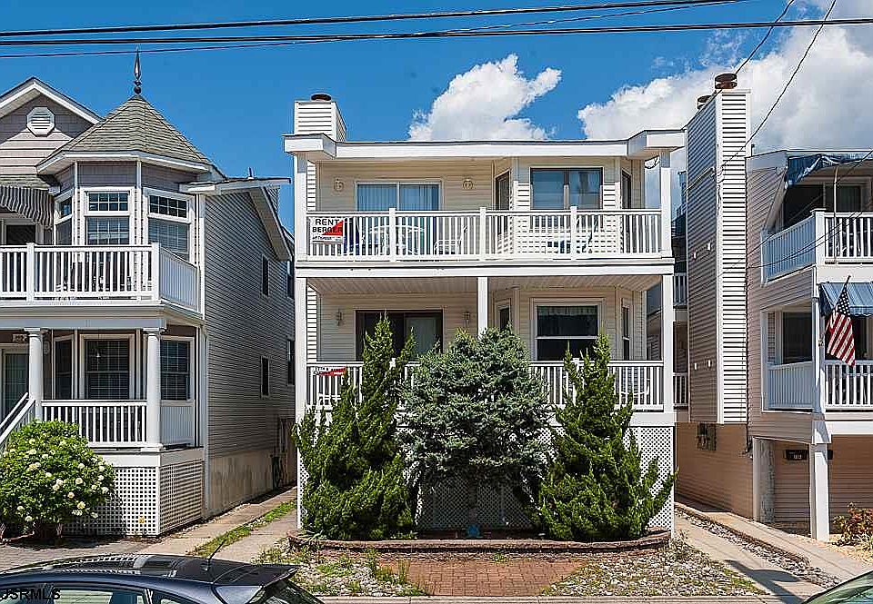 1st image of 1816 Wesley Ave #1