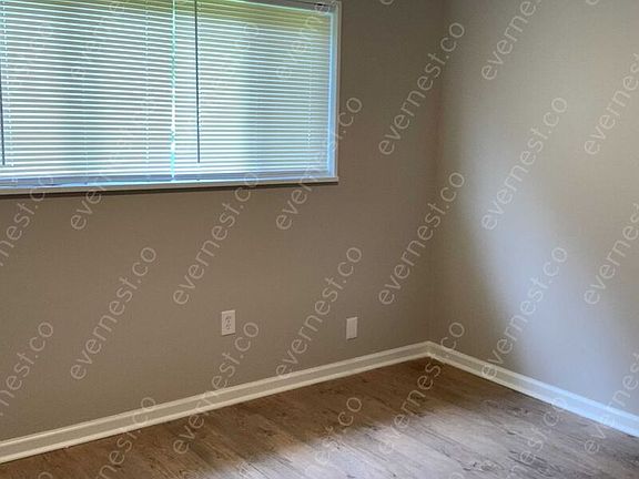 5th image of 2976 Lakewood Dr