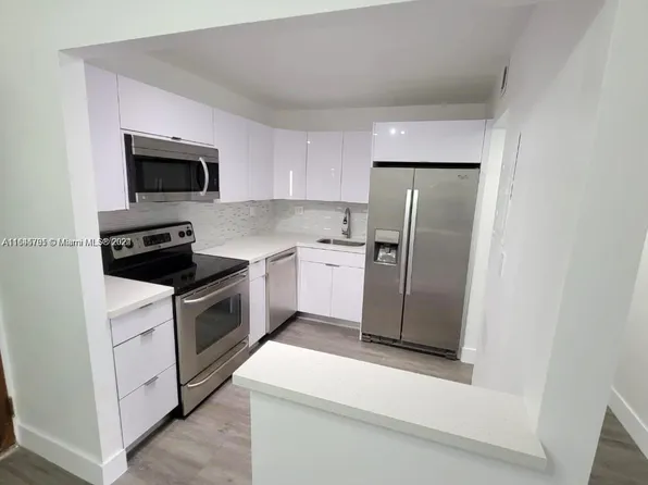 5201 NW 7th St APT 211, Miami, FL 33126
