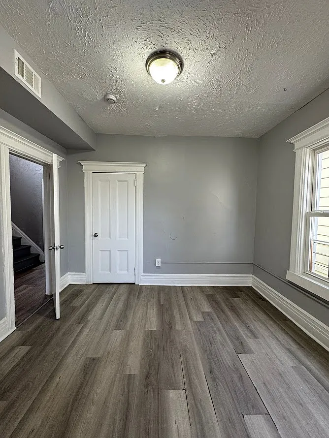 Building Photo - 190 Seymour Ave #2B
