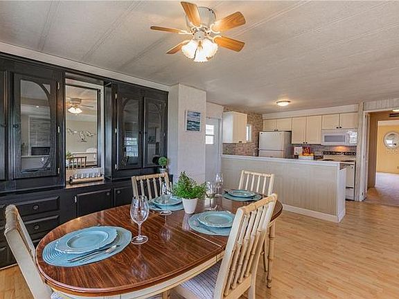 5th image of 274 Beach Ct