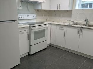 1216 Edinburgh St, New Westminster, BC V3M2V8