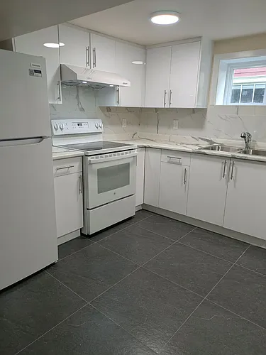 1216 Edinburgh St Photo 1