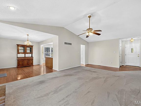 5th image of 207 Spring Lake Dr