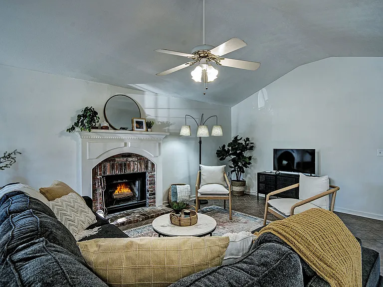 1221 Barnett Bend Cv — Photo 11