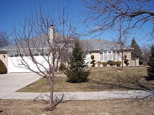 1st image of 11440 W Kingswood Dr