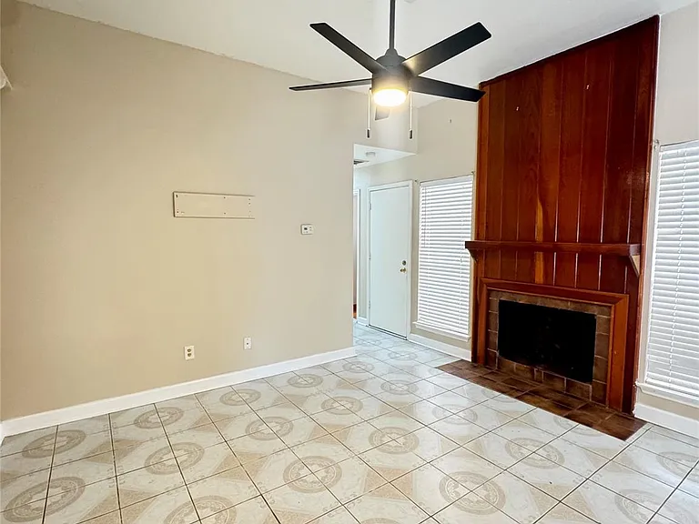 10249 Colony Ct — Photo 4