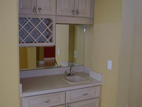 5th image of 32 Falconwood Ct