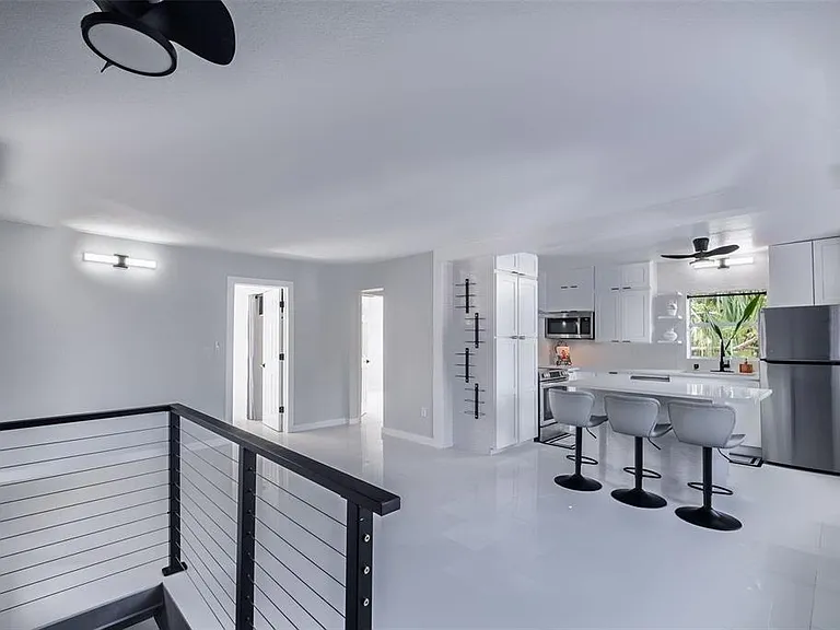 1427 Asher Ln — Photo 3