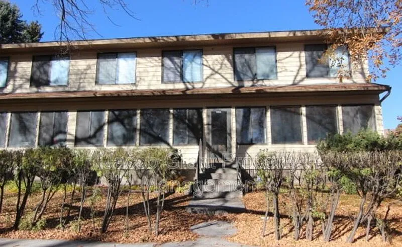 4 bed, 2.5 bath, 2100 sqft, $1,595 — Photo 2