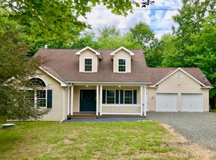 5120 Braintree Dr, Bushkill, PA 18324
