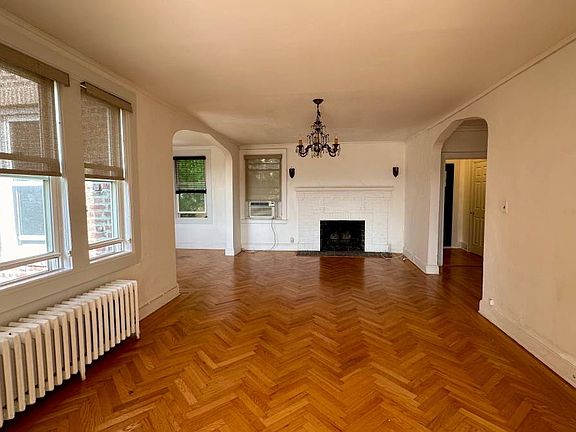 3rd image of 4420 Cayuga Ave #1