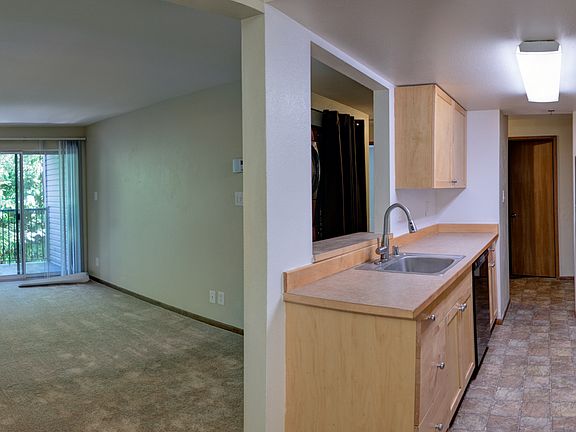 2nd image of 1522 NE 175th St Unit 211