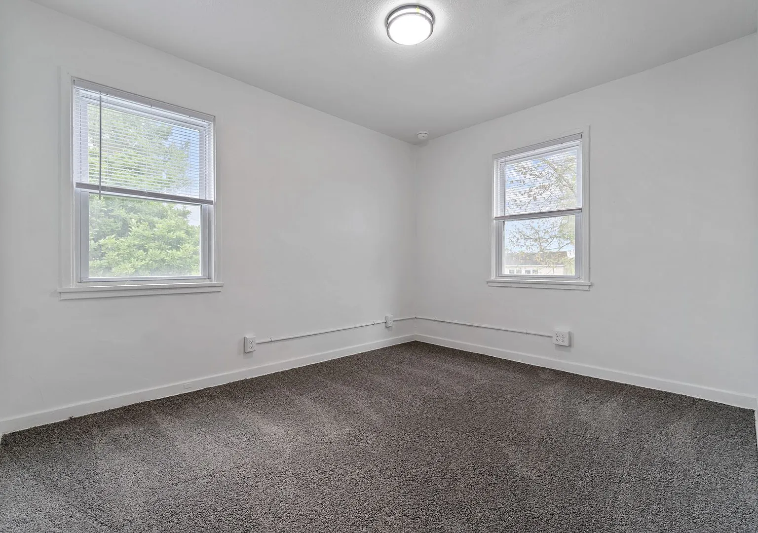 2BR Townhome in Scenic Hills - Midland, PA! Apply now — Photo 4