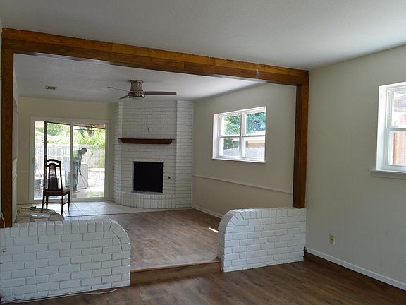 4th image of 102 Oakridge Cir