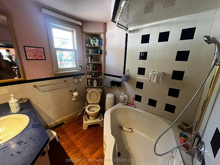 34 Clarence St — Photo 9