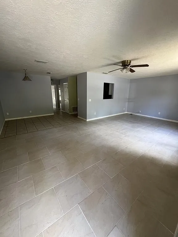 Building Photo - 1091 N Lion Cub Point